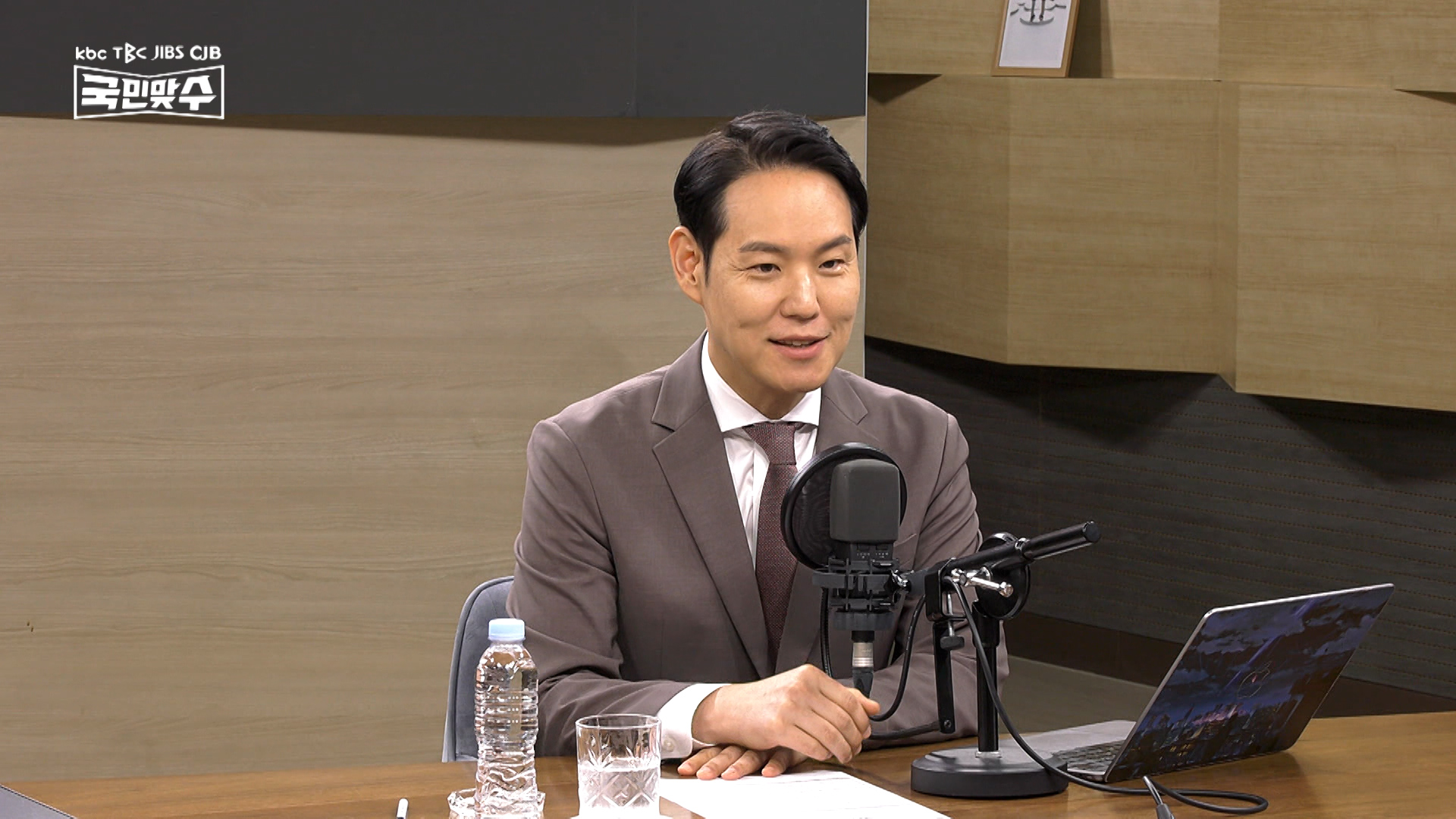 김한규 "냉부해 왜, 대통령 할 일 한 것...'박근혜 7시간' 비교 말 안 돼, 시청률도 높아"[국민맞수]