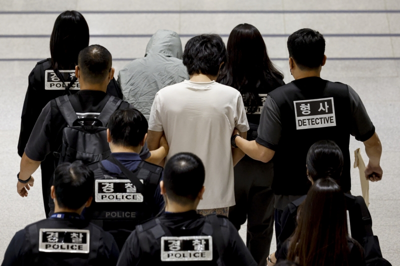'캄보디아 피해자이자 범죄자' 한국인 64명 귀국...경찰, 수사 본격화