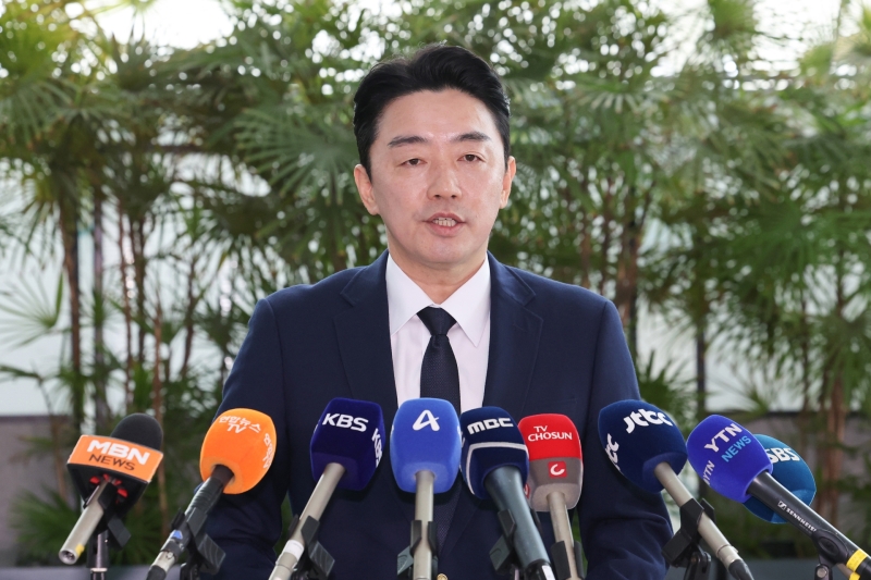 '방산협력 특사' 강훈식 유럽 출국..."최선 다해 수주량 늘릴 것" 노력