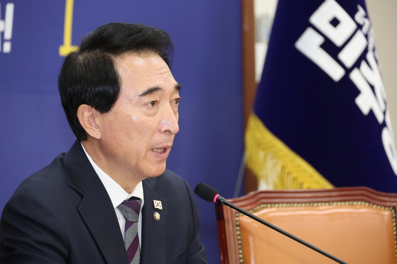 與 "현직 대통령 재판중지법 추진 않기로…대통령실과도 조율"