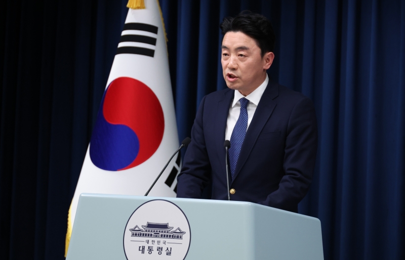 강훈식 "대통령 재판 당연히 중지...입법 필요하지 않아"