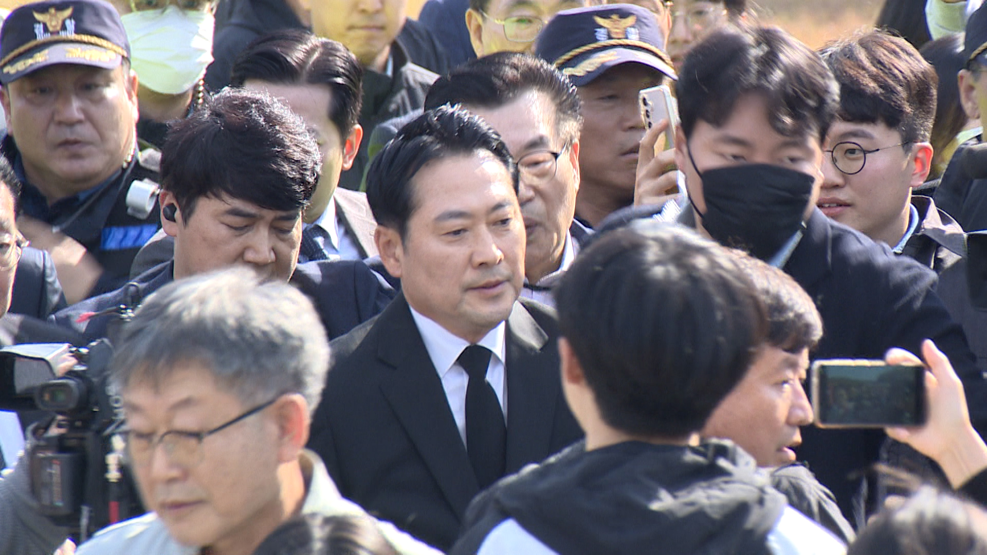 [영상]장동혁, 5·18 참배 아수라장…시민단체 반발 속 헌화·분향 무산