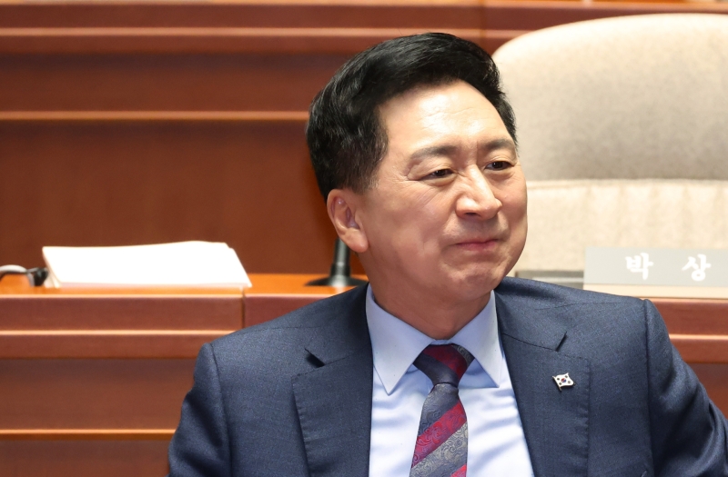 尹부부 집서 발견된 명품백에 김기현 “아내가 김건희에 선물...예의 차원“