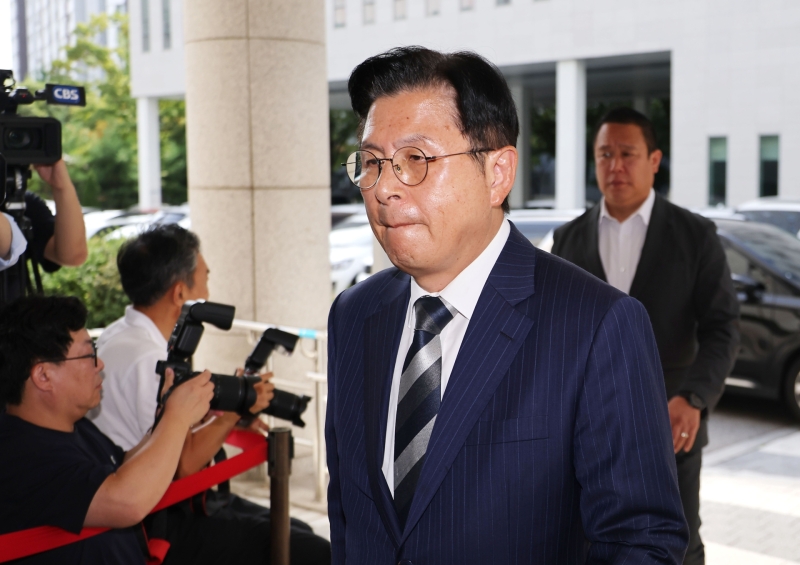 내란특검, '내란 선전선동' 황교안 체포...자택 압수수색도 진행