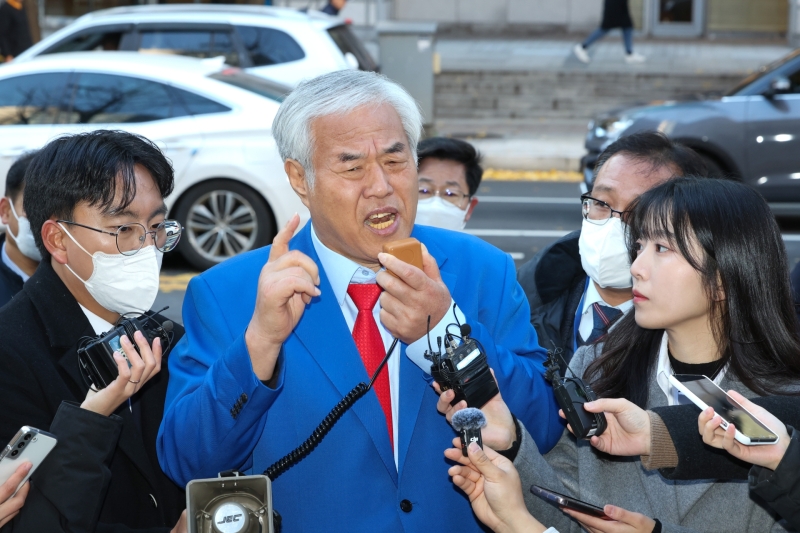 '서부지법 난동 배후 의혹' 전광훈 출석…"대한민국 망해"