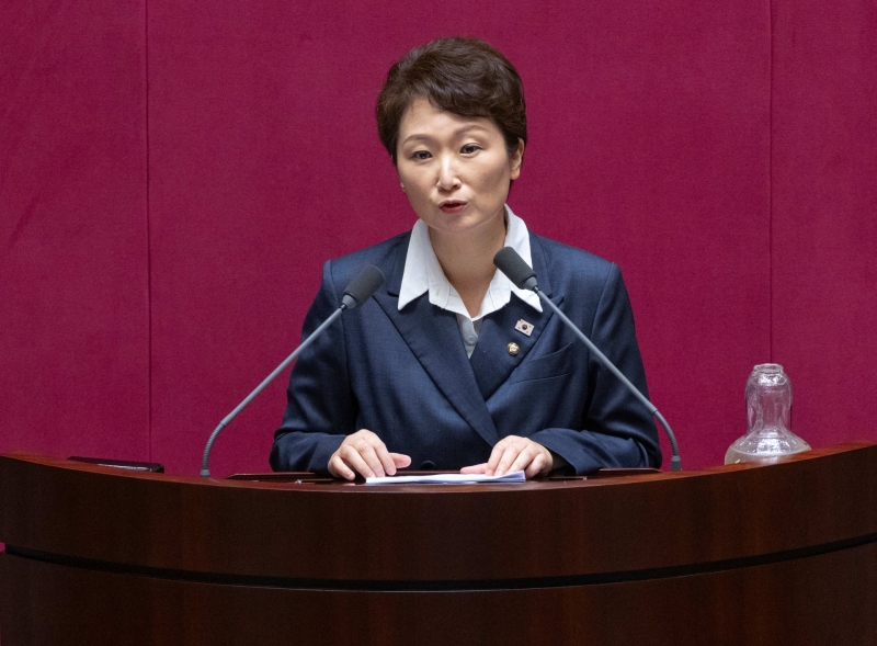 민주당 이언주 "정청래 대표, 당헌 개정 졸속 강행…재검토해야" 공개 비판