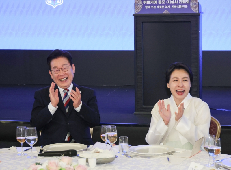 李 대통령, "이재명 흉봐도 괜찮다" 즉석 타운홀미팅