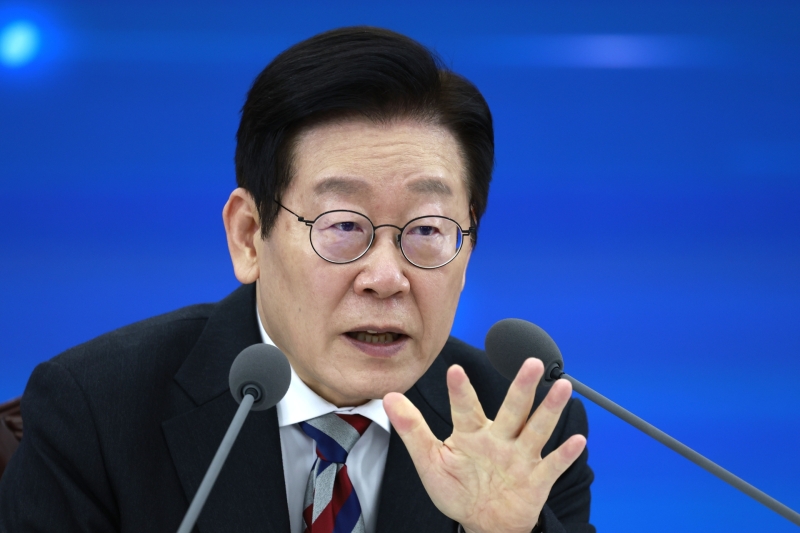 李대통령 "北, 남쪽이 북침할까 걱정…탱크 넘어올까 방벽 쌓아"