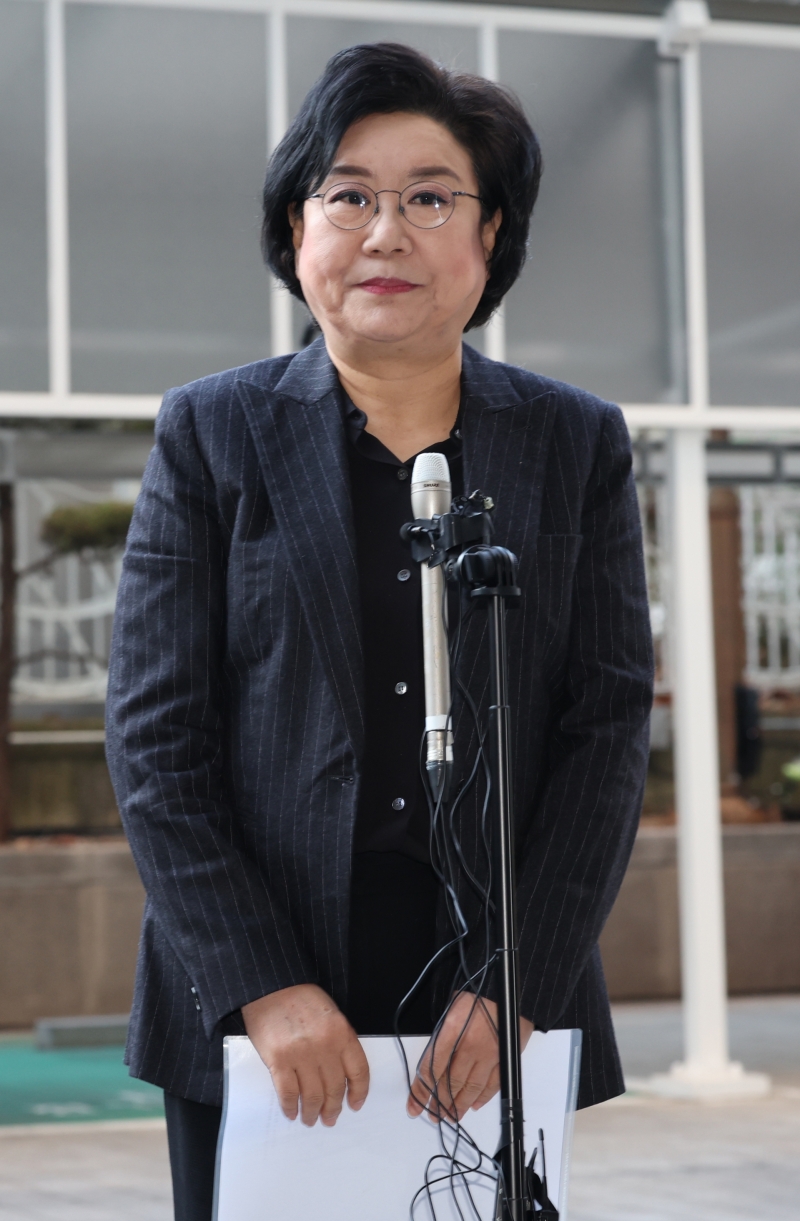 '아이큐 한 자리냐' 폭언 이혜훈, 경찰에 고발 당하고, 여권서도 첫 공개 사퇴 요구 '엎친데 덮친격'