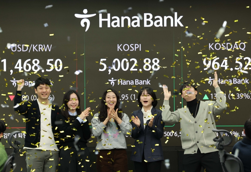 [속보] 코스피 사상 첫 5,000선 돌파...반도체주 활활