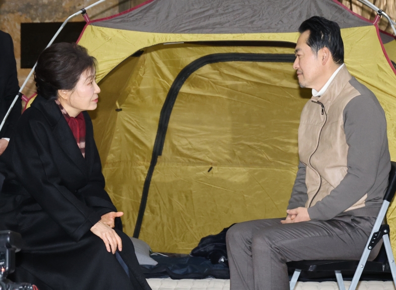 박근혜 만류에...장동혁 단식 중단 "민주당 유죄, 국민의힘 무죄"