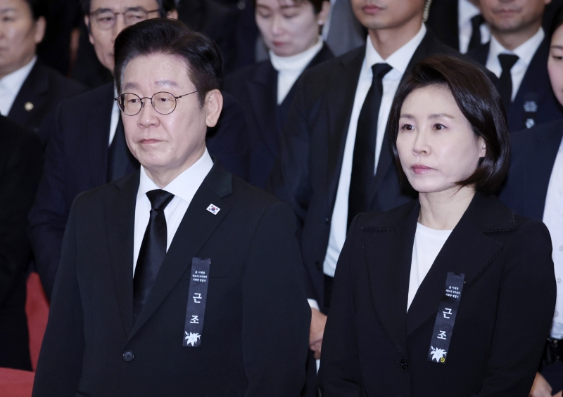 李 대통령, 故 이해찬 총리 영결식서 눈물 흘리며 애도