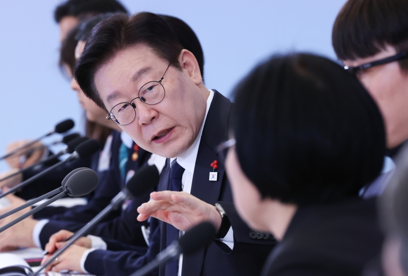 李대통령, 위안부 모욕 단체에 강경 발언..."사람이면 할 수 없는 일"