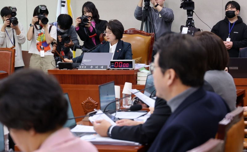 대법관 26명까지...'재판소원법'·'대법관 증원법' 與주도로 법사위 통과