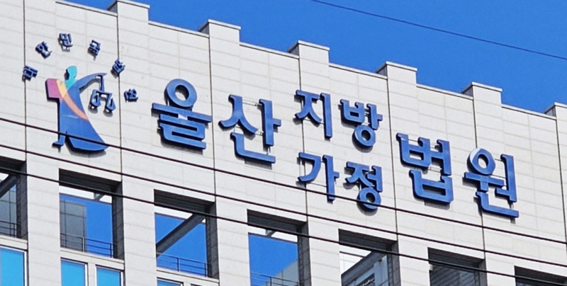 "네가 막 뛰어다녔지!" 위층 4살배기에 소리 치고 겁준 20대 '무죄'