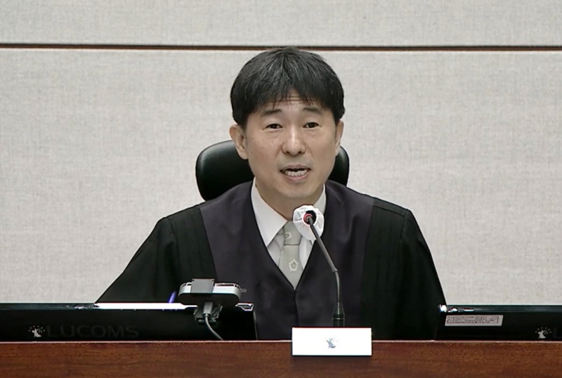 법원 "검찰·공수처, 윤석열 내란죄 수사권 있다...사건 핵심은 군을 국회에 보냈다는 것"