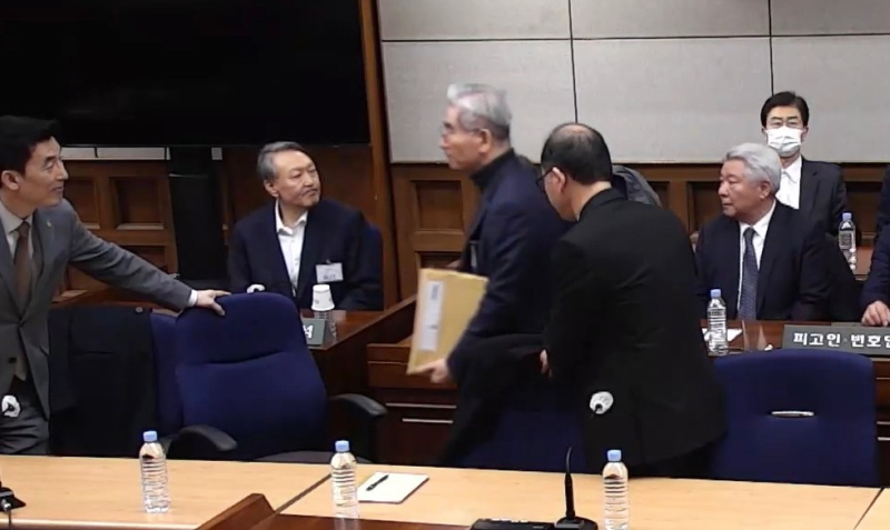 무기징역에 경직, 웃음기 쏙, 넋 나간 尹...평생 강제노역, 대가 치러야, 음마투전(飮馬投錢)[유재광의 여의대로 108]