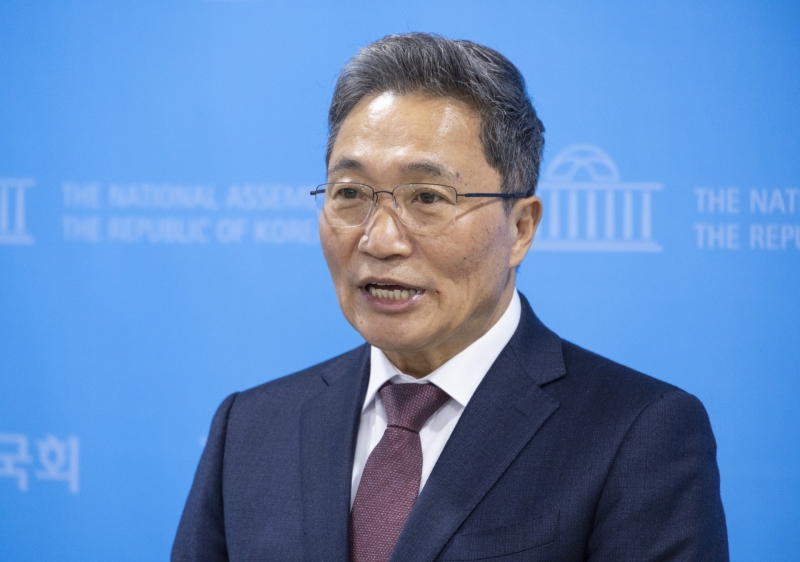 '책갈피 달러 논란' 이학재 인천공항공사 사장 사의 표명