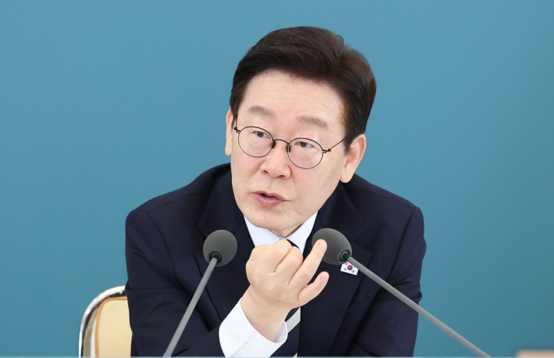 李 대통령, '무안국제공항 폐쇄 장기화'에 "무한대로 끌 순 없어...빨리 재개항해야"