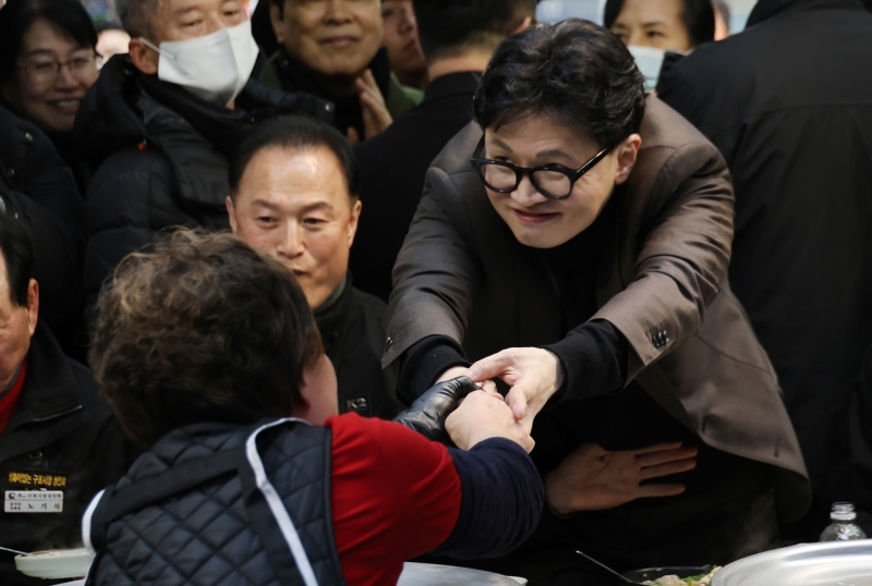 부산 찾은 한동훈 "부산은 역전승의 상징...보수 재건해야"
