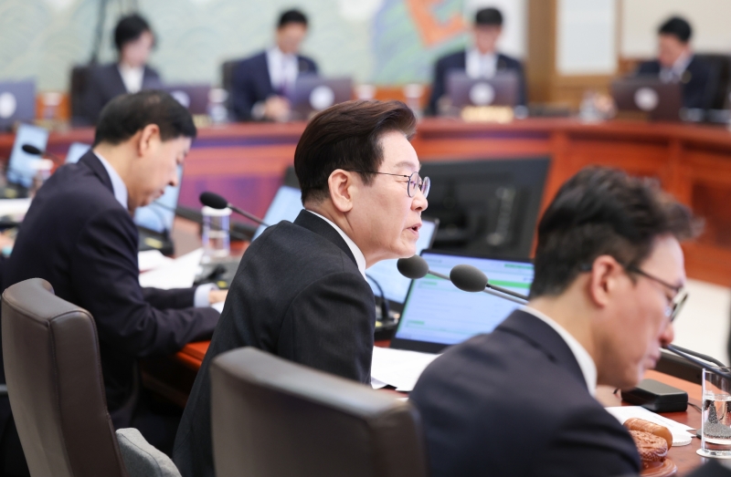 李 대통령 "취약 계층 지원 등 위해 조기 추경 해야 할 상황"...조기 추경 '공식화'