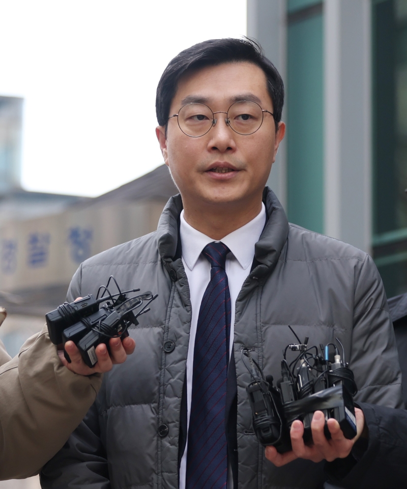 '성추행 의혹' 장경태, 전격 탈당...민주당, "제명에 준하는 징계" 요구