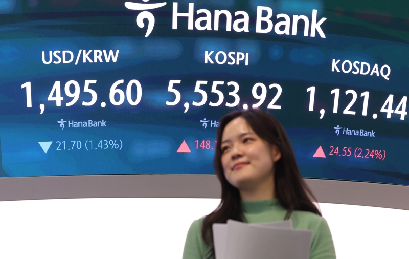 "오락가락 트럼프 말 못 믿어" 코스피 2.74% 상승 그쳐...5553.93 마감