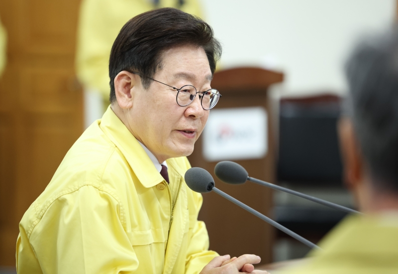 李 대통령 지지율 소폭 하락해 65%…민주 46 VS ·국힘 19%