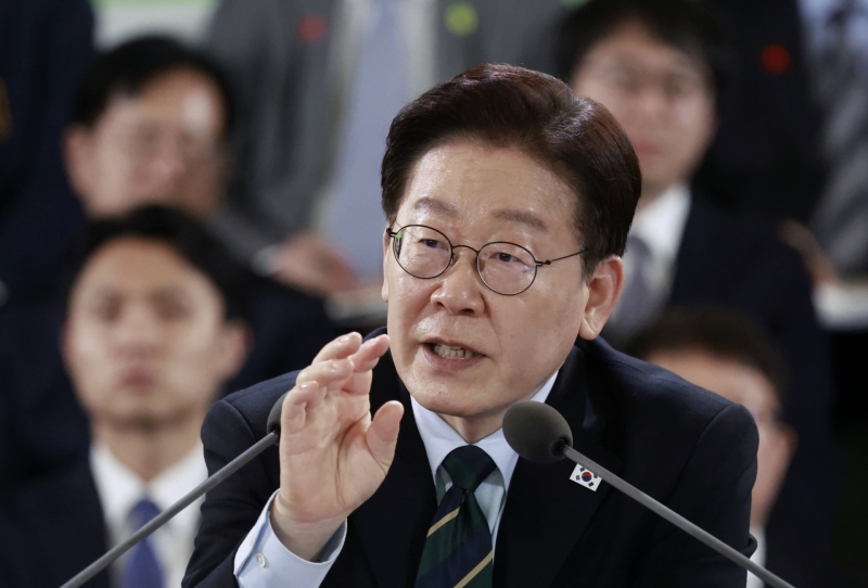 李 대통령 "정치는 현실...이념·가치·개인적 가치, 뭐가 중요한가"