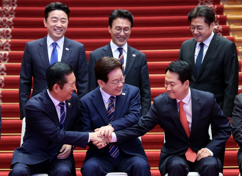 李대통령 "피해지원금, 포퓰리즘 아냐...현찰 나눠주기 표현 과해"