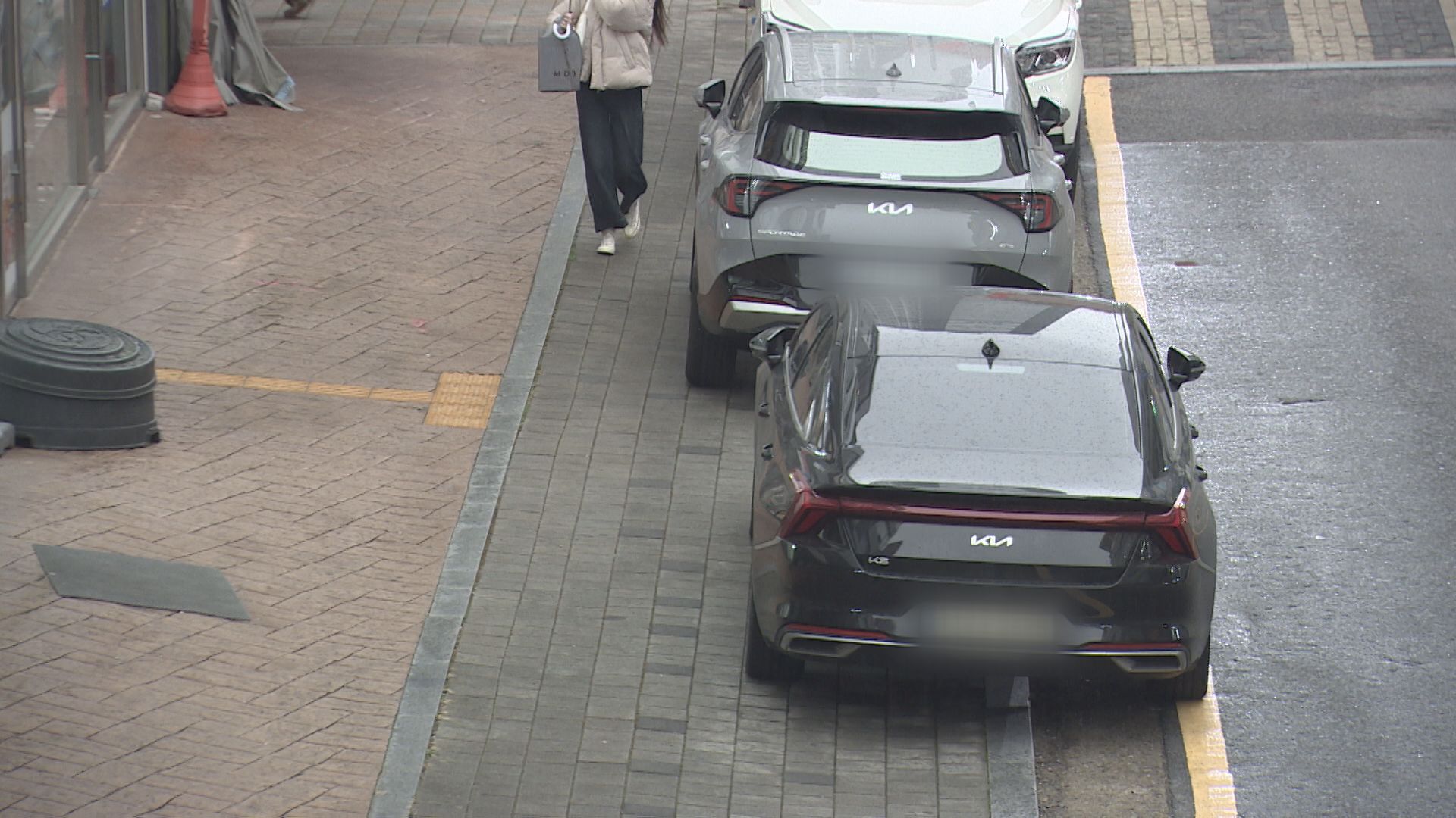 한 명이 500건 '민원 폭탄'..."1분만 주차해도 신고"