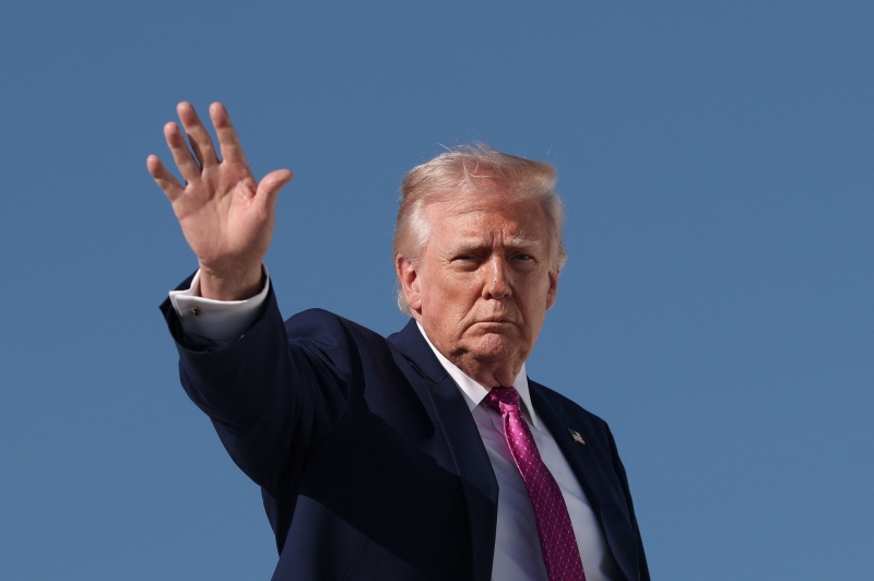 트럼프 "美해군, 즉각 호르무즈 모든 선박에 봉쇄조치 시작"