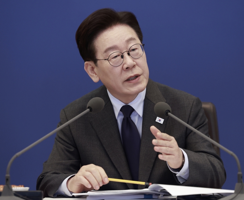 李 대통령, 주사기 매점매석에 "반사회적 행태, 엄중 단죄"