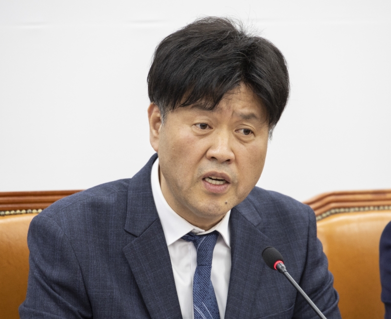 민주당 ‘김용 공천’ 놓고 내홍...친명계 52명 집단 압박에 지도부 '고심'