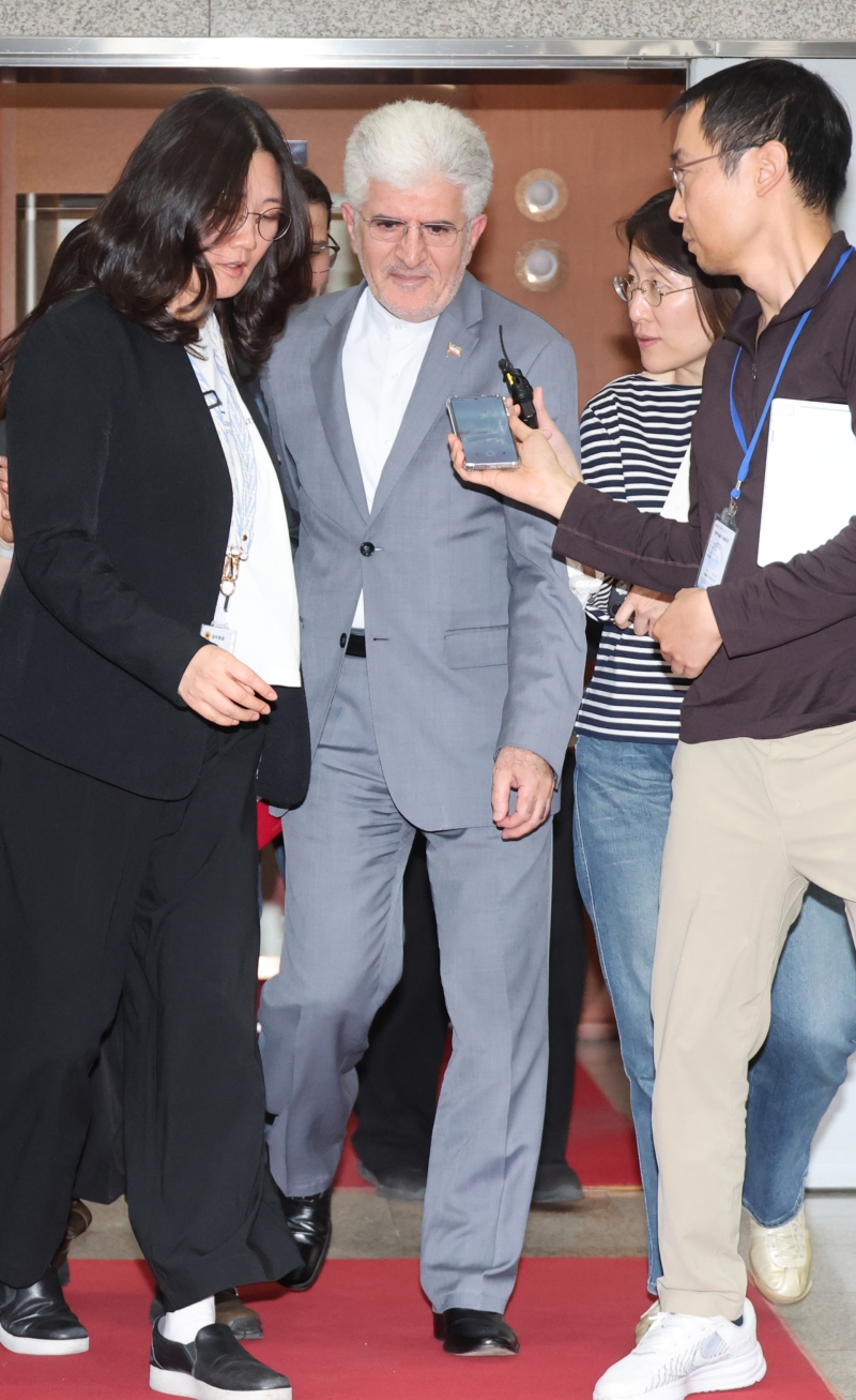 "본국에 물어보라"…이란 대사, 나무호 피격에 '함구'