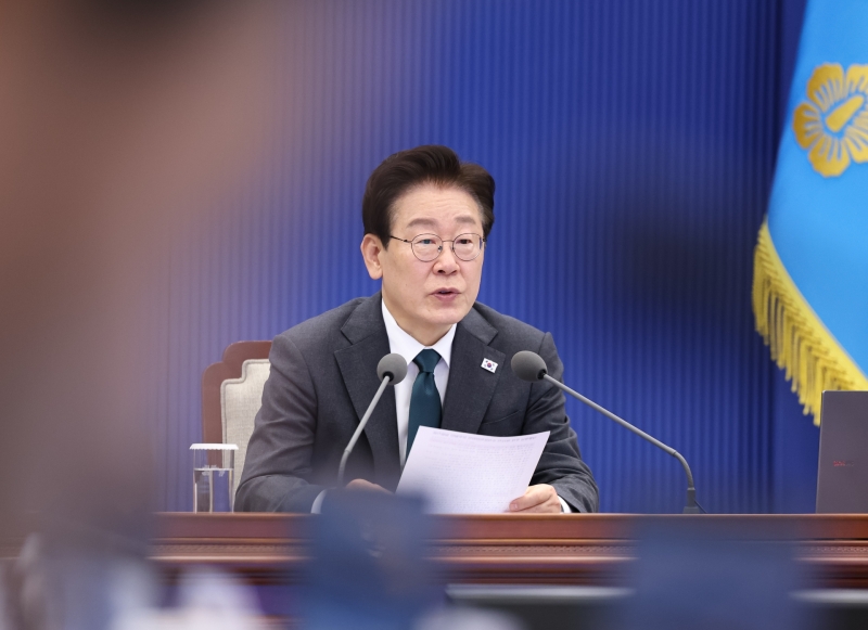 李대통령 "원시적 약탈금융, 버젓이 살아남아 서민 목줄 죄어…해결방안 찾겠다"