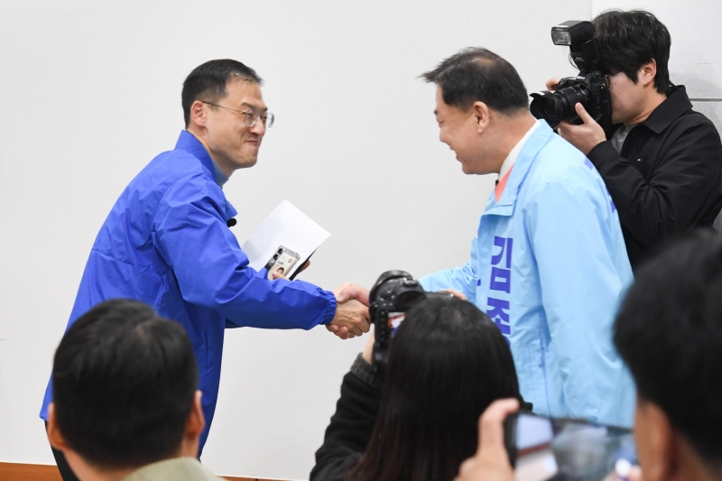 울산시장후보 民김상욱-진보 김종훈 단일화...民·혁신·진보 단일화 확정