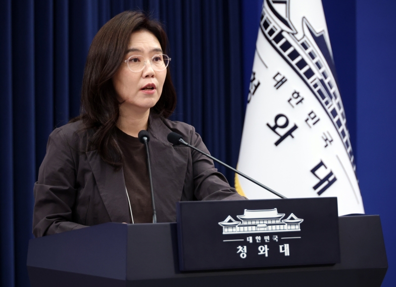 이스라엘, 선박나포로 체포된 韓 국민 석방...靑 "환영"