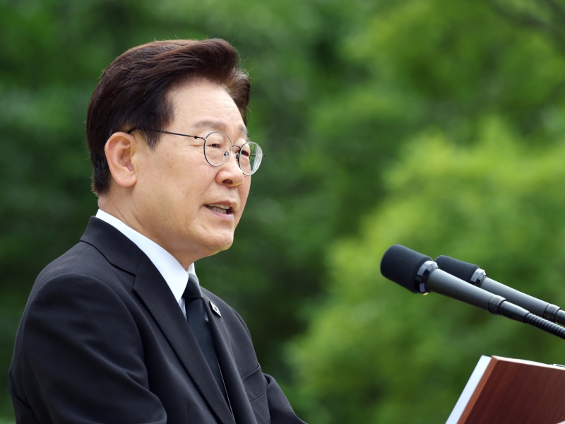 李대통령 "내고향여자축구단 축하...우린 다시 만나게 될 것"