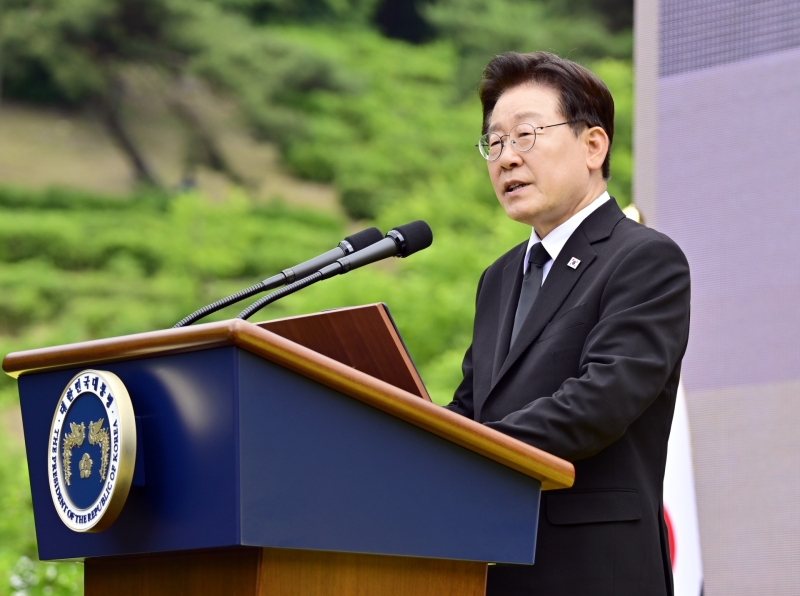李대통령 "일베 사이트 폐쇄·징벌배상·과징금 공론화 필요"