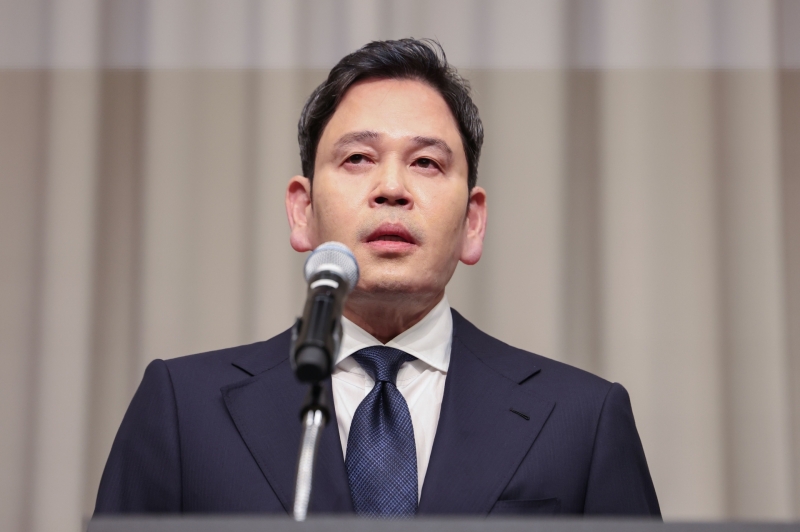 '스벅 탱크데이' 정용진 고개 숙였지만, 5·18단체 "사과 진정성 없다" 반발