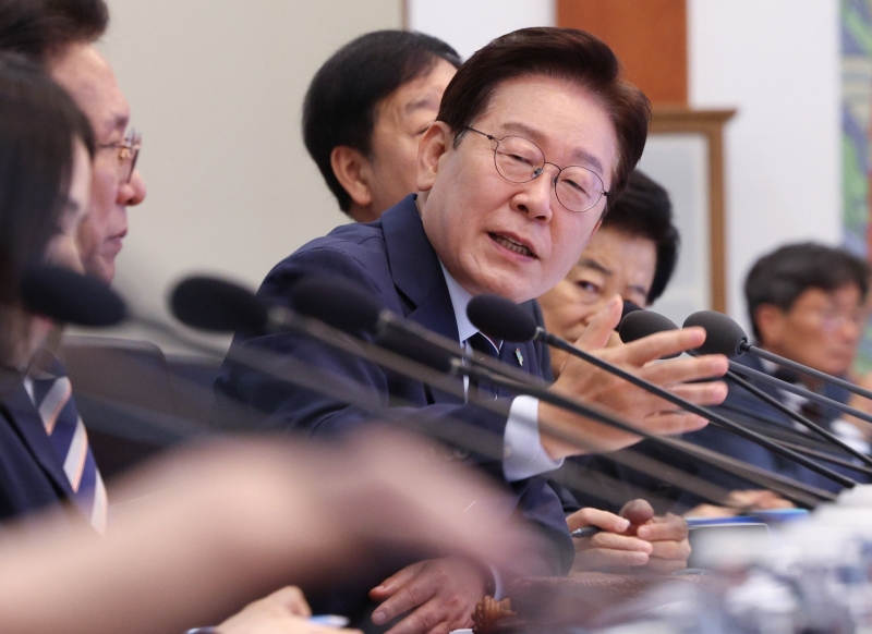 李대통령, 검찰에 “무오류 함정 빠지면 안 돼…잘못하면 취소"...野 일각 '공소취소 염두 메시지'