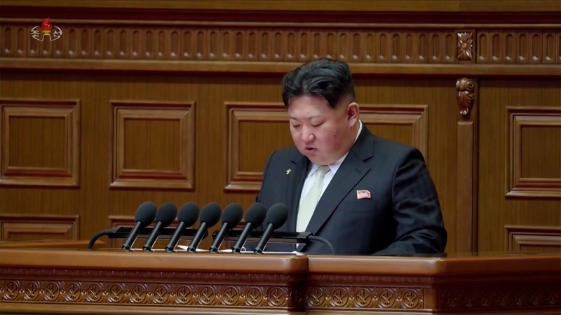 北김정은 "포악무도 적수와 장기 대결해야...핵무력 기하급수적 강화"