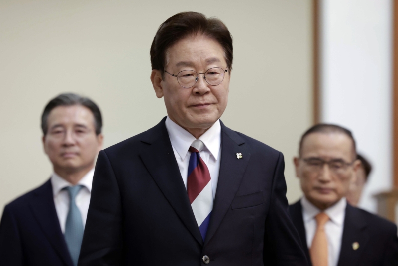 李대통령, 투표용지 부족 사태에 "매우 큰 유감...책임 물어야"