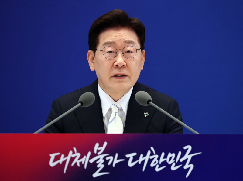 李대통령 "'대체 불가 대한민국' 꿈 시작된 해…K이니셔티브 새 시대"
