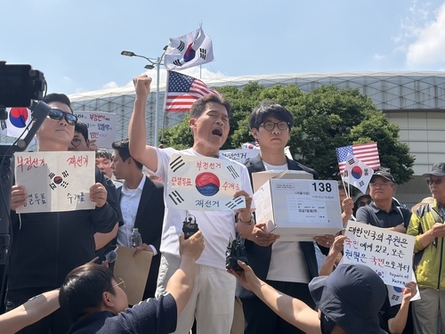 전한길 "분실된 투표용지 상자 확보"...선관위 "돌려받을 계획 없어"