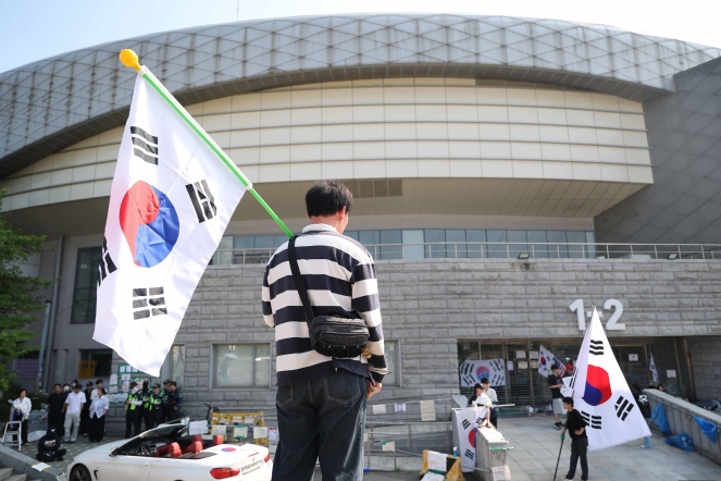 잠실 개표소 봉쇄 시위 열흘째...주말 다시 2만 명 집결