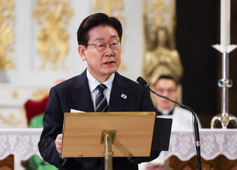 민주 38%·국힘 44.3% '지지도 역전'...李 대통령 4주 연속 하락 "투표지 부족 사태 영향"