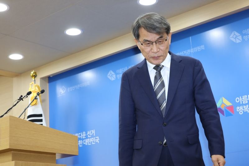 '투표지 사태' 노태악 전 선관위원장, 재임 중 해외출장 모두 '부부동반'…외부 보고서엔 누락