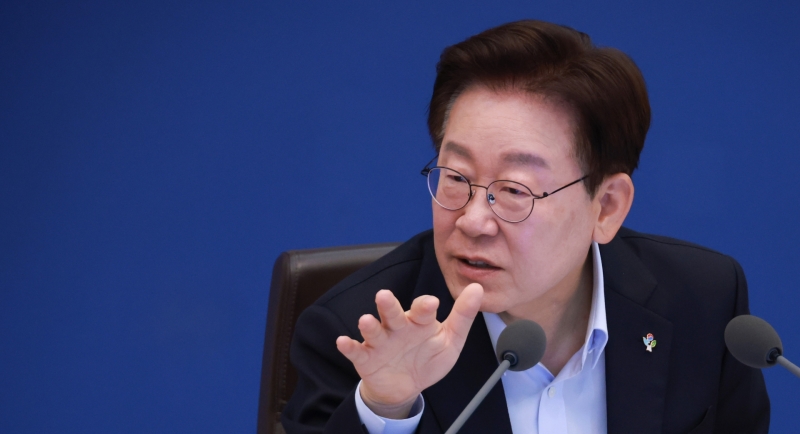 李 대통령 지지율 또 '데드크로스'...부정 평가 첫 50% 돌파